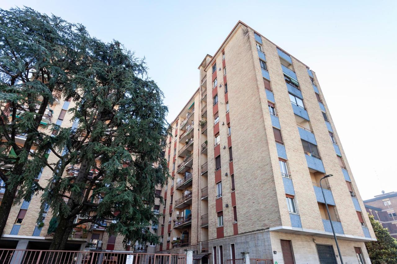 TWO SPACIOUS BEDROOMS 1 MINUTE TO METRO STOP - B&B