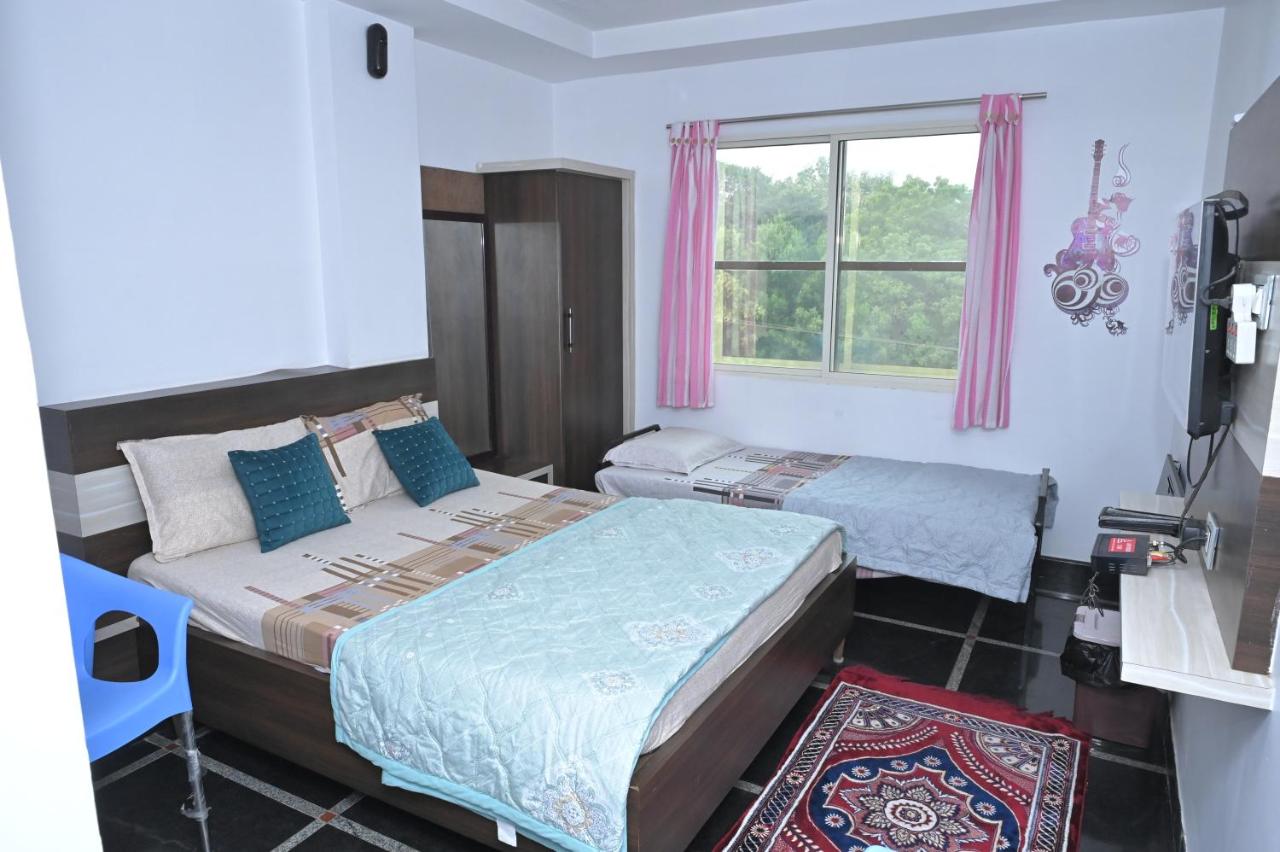Standard Queen Room