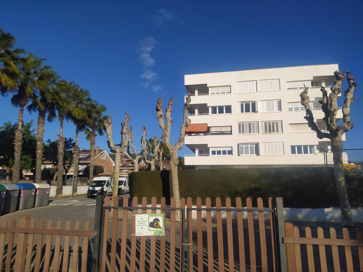 Primera línea de mar y piscina a 20 minutos de Barcelona - B&B