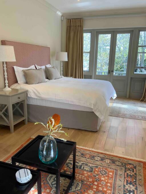 B&B Cape Town - The Alphen Cottage - Bed and Breakfast Cape Town