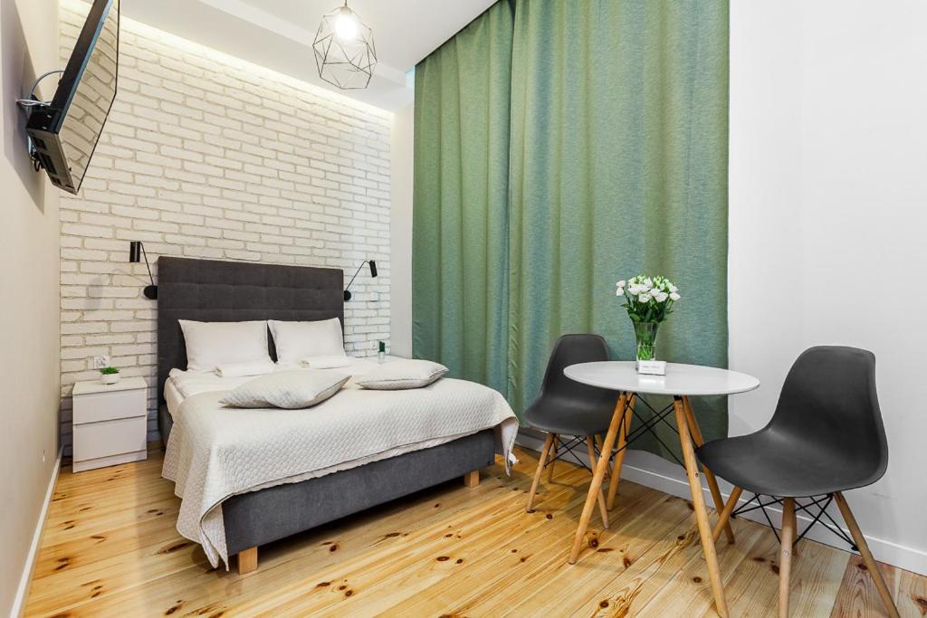Apartamenty Przy Krzywym Domku LTC - Apartments - B&B