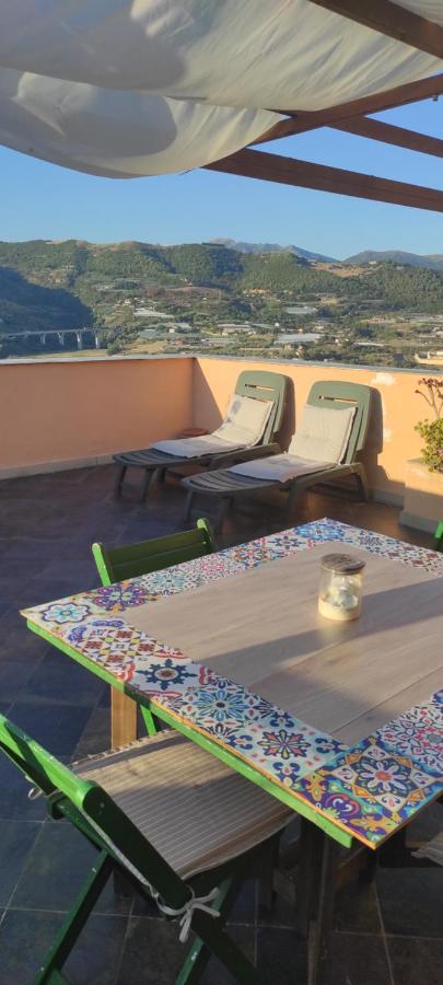 Intera casa tipica ligure con splendida vista sulla montagna - B&B