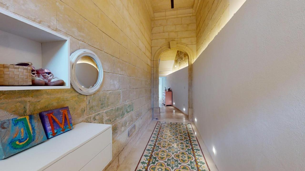 Double bedroom in St Julians in shared house - B&B