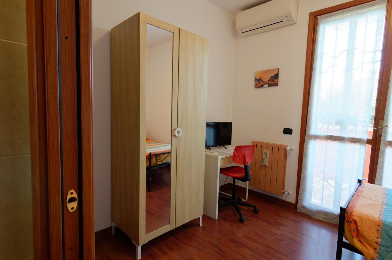 Camera Doppia con Letti Singoli con Bagno Privato 