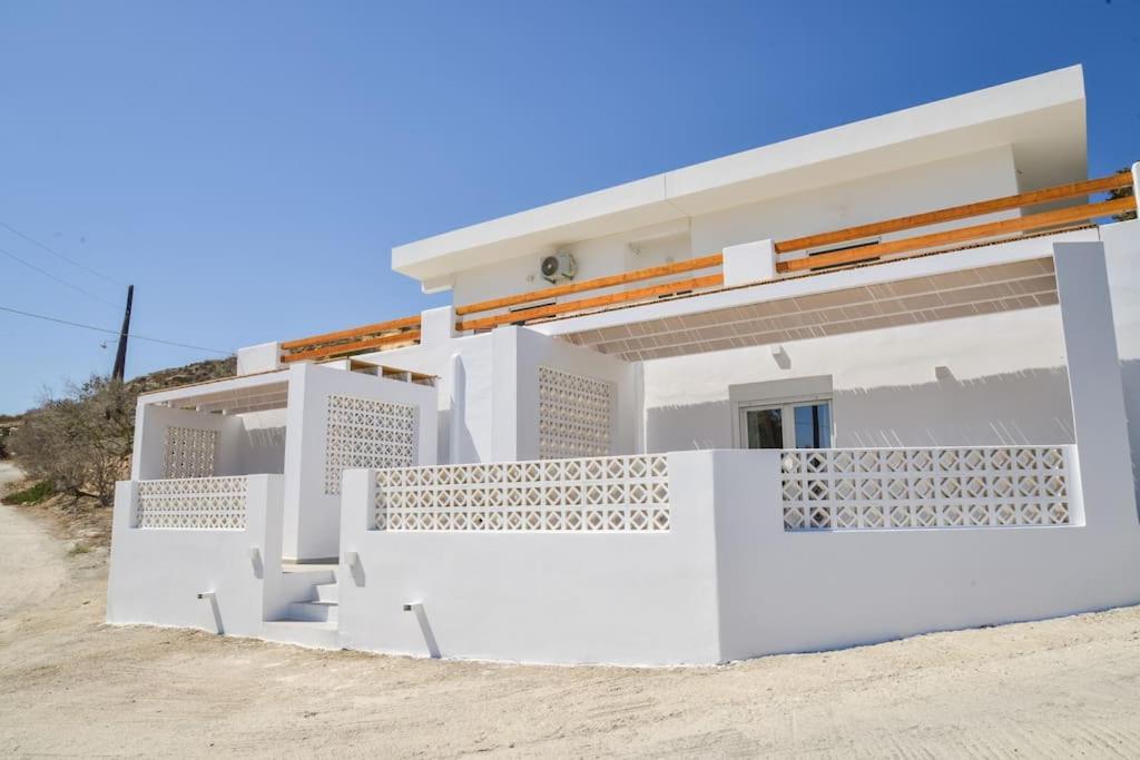 Theros apartment I in Milos - B&B Pollonia