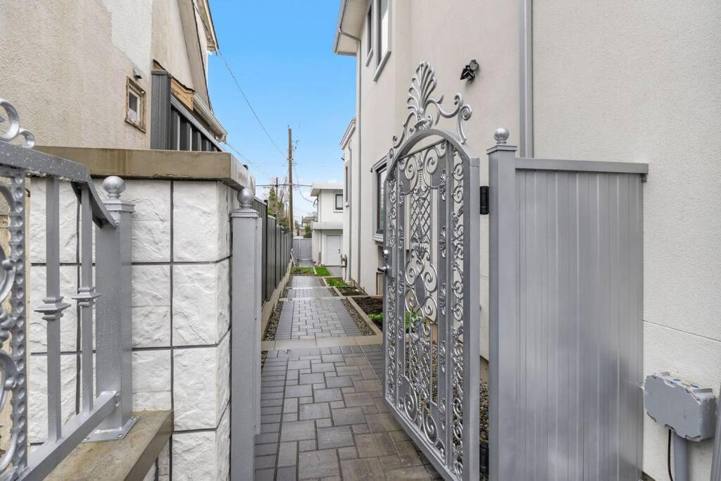 Brand New 2 Bedroom Point Grey Getaway - B&B Vancouver