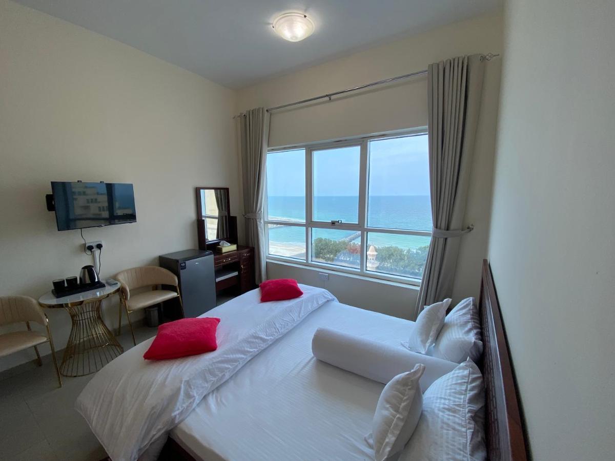 B&B Ajman City - Family rooms with beach view يستضيف مكان الإقامة هذا العائلات فقط - Bed and Breakfast Ajman City