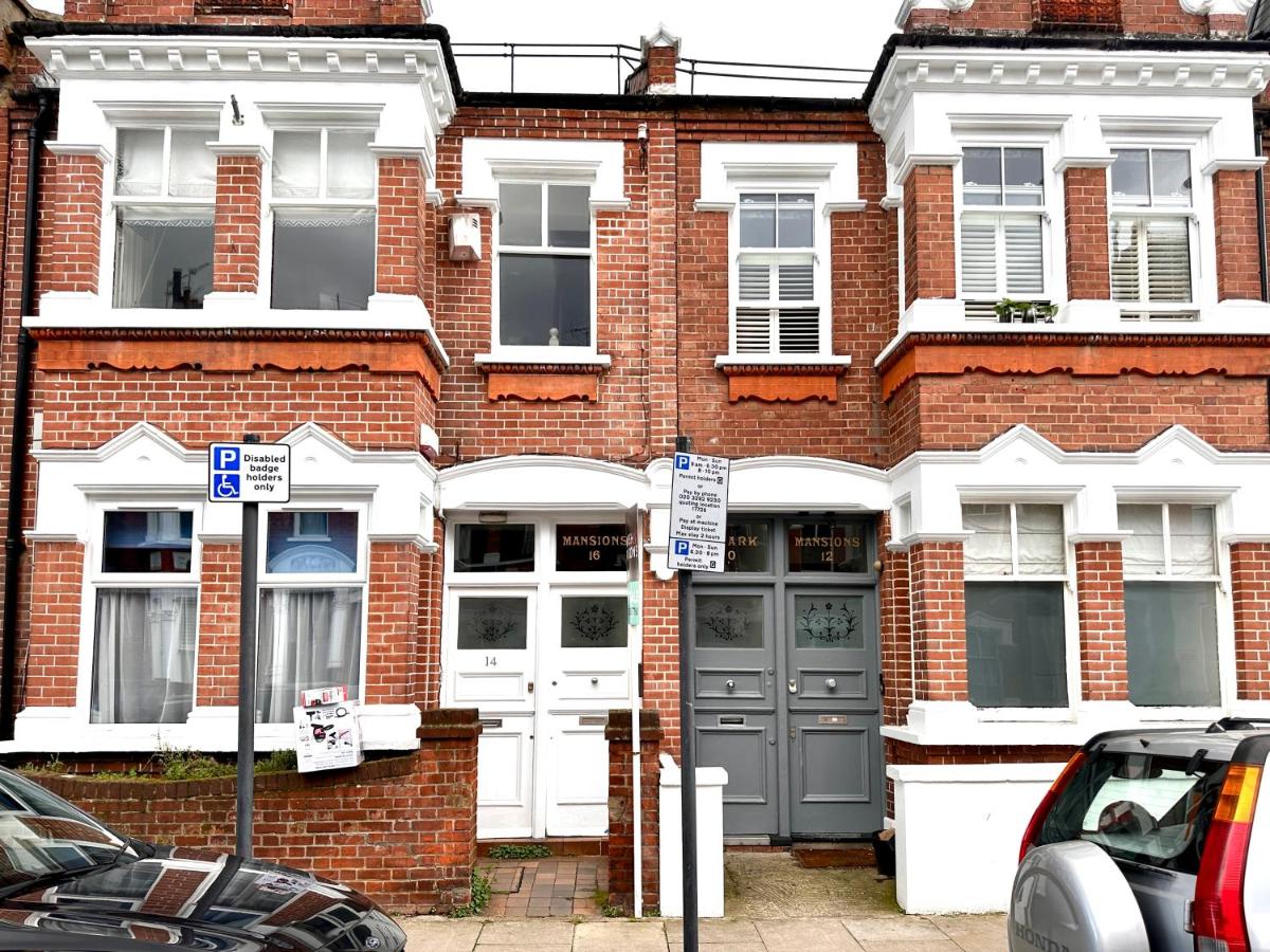 Central, Modern, Westfield, close to Tube station - B&B