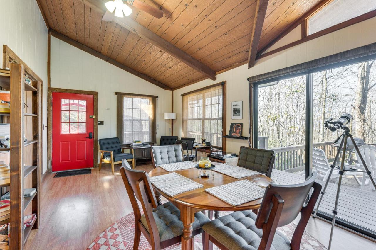 Smoky Mountain Cabin with Fire Pit and Stunning Views! - Chambres d’hôtes Andrews