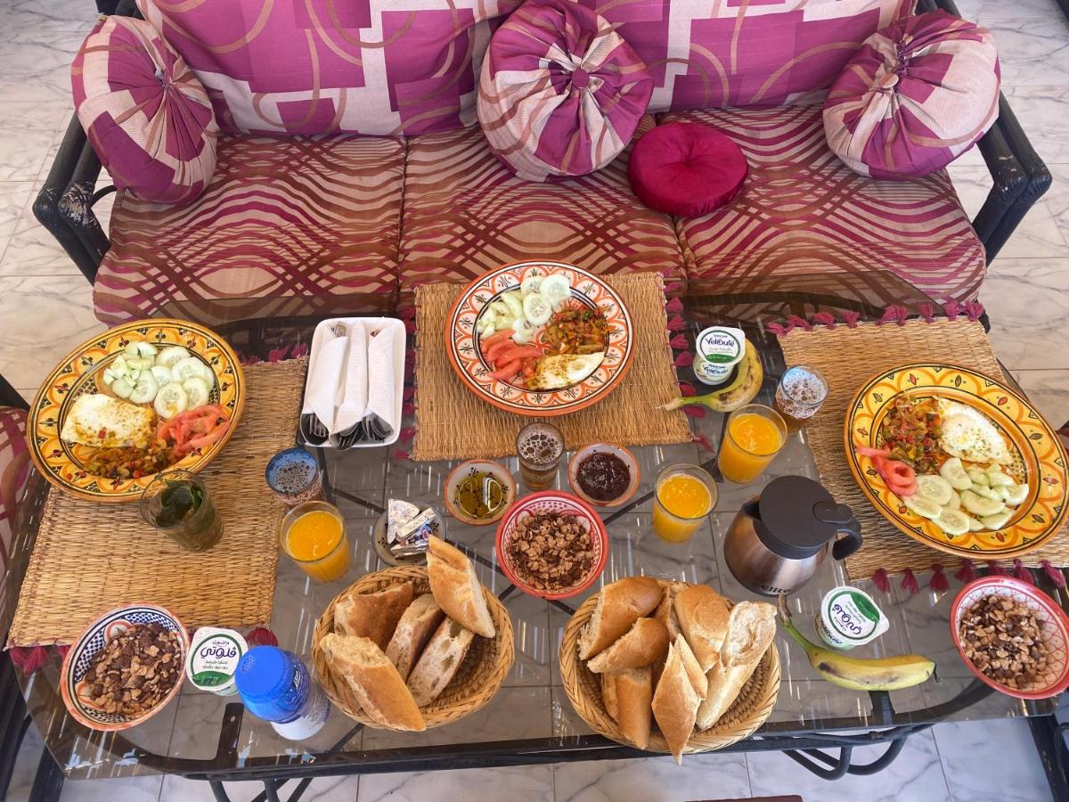RED CARPET SURF CAMP - Traditional Moroccan GuestHouse With Stunning Views - B&B Tamraght Ouzdar