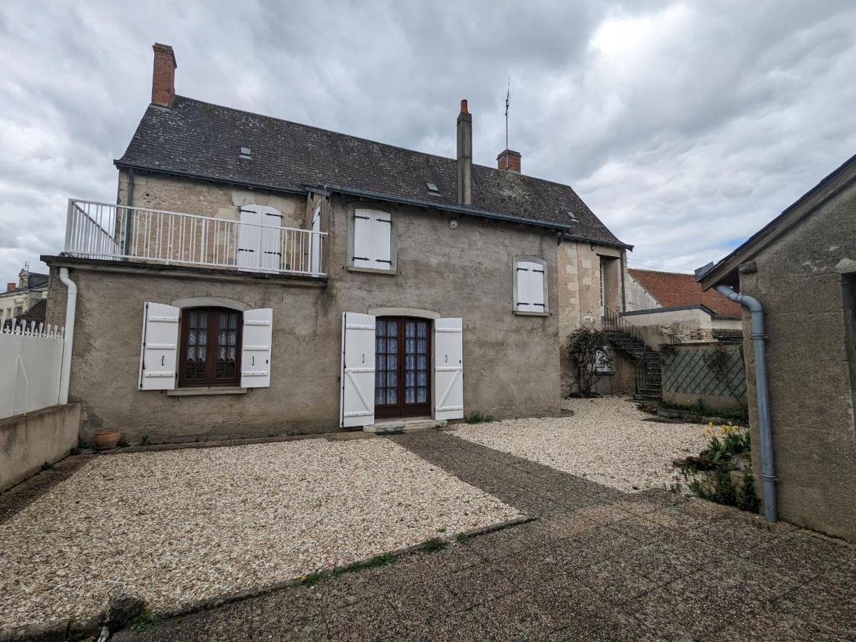 Maison spacieuse avec cour et cheminée au cœur du Parc Naturel de la Brenne - FR-1-591-229 - B&B