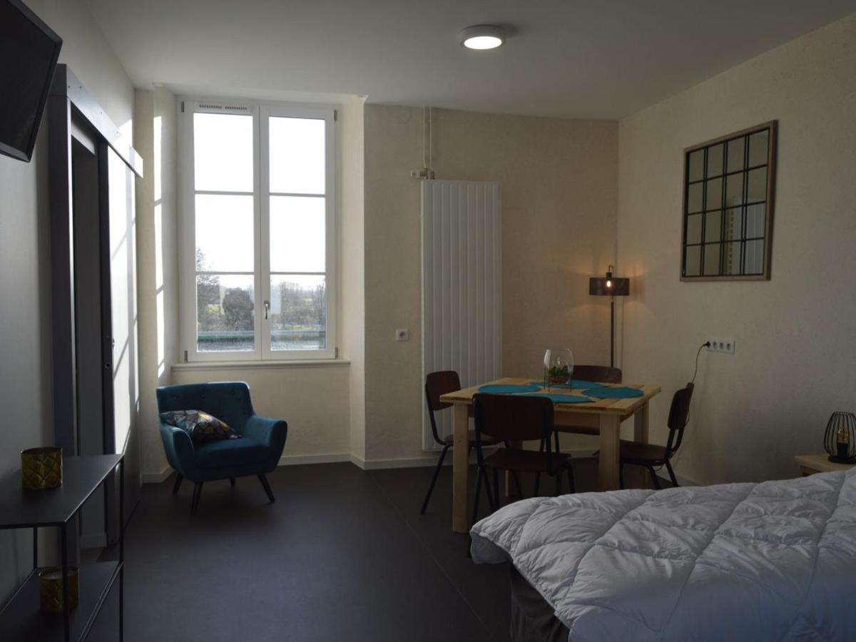 Studio écorénové à Lingé avec terrasse et parking, accès mobilité réduite - FR-1-591-189 - B&B
