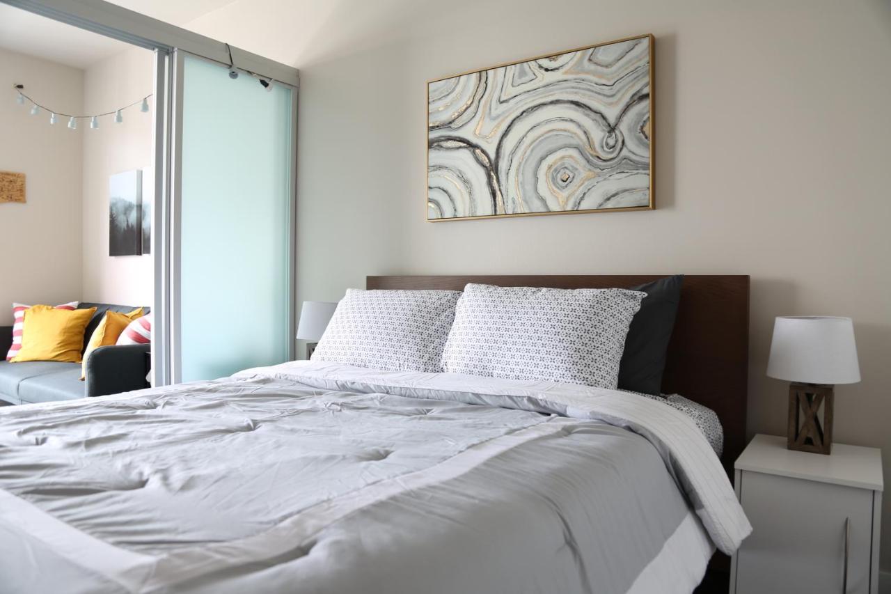 Queen Anne Abode - 1 Block from CPA! - Free Parking! - B&B