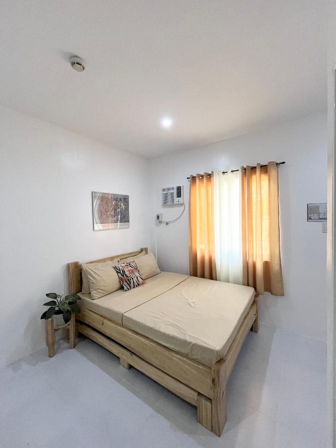 B&B Batangas - Sunnydale Apartelle -Room Accommodation near Calatagan Beach Resorts - Bed and Breakfast Batangas