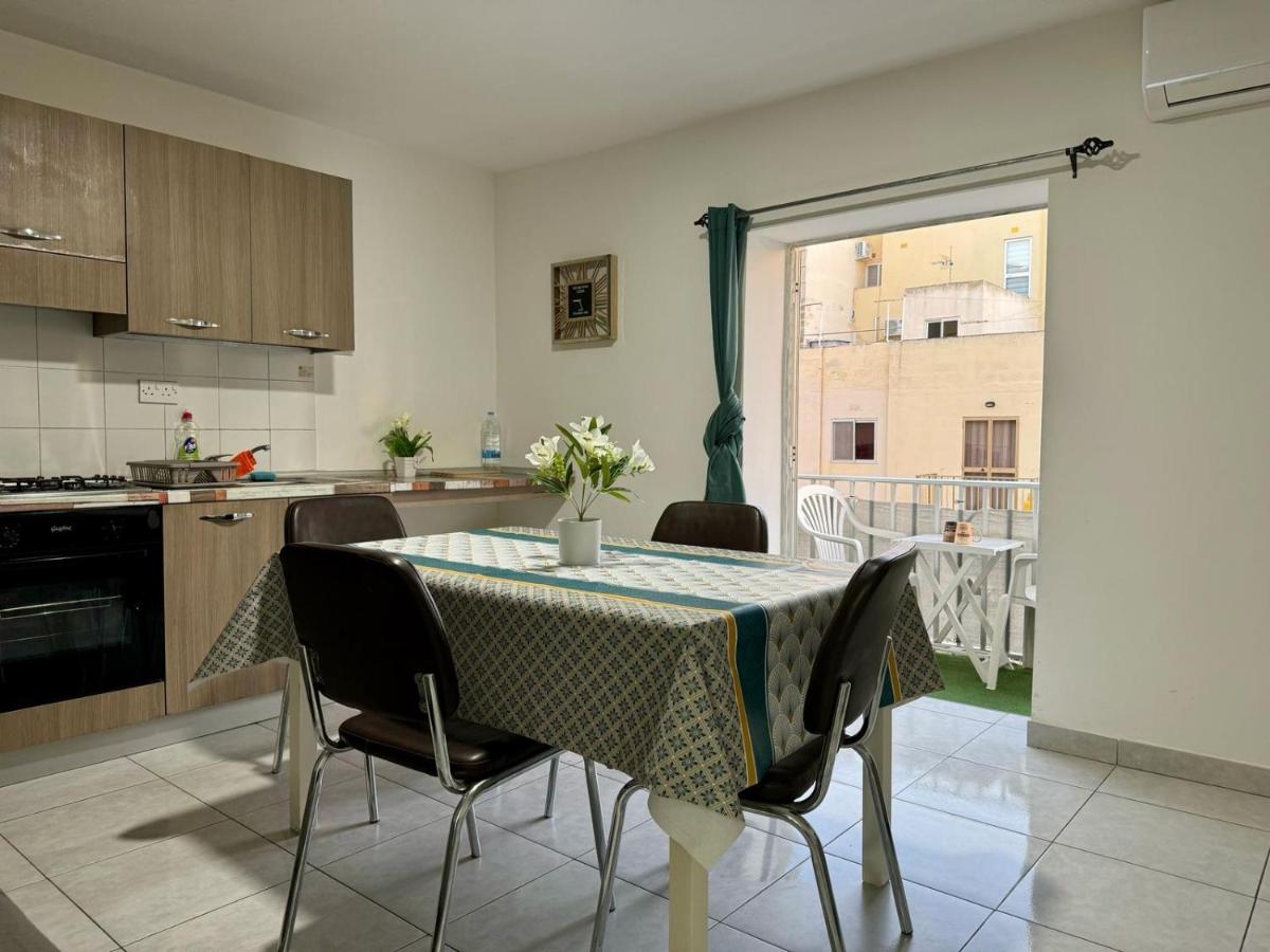 B&B San Pawl il-Baħar - Cozy Bugibba Two Bedroom Apartment - Bed and Breakfast San Pawl il-Baħar