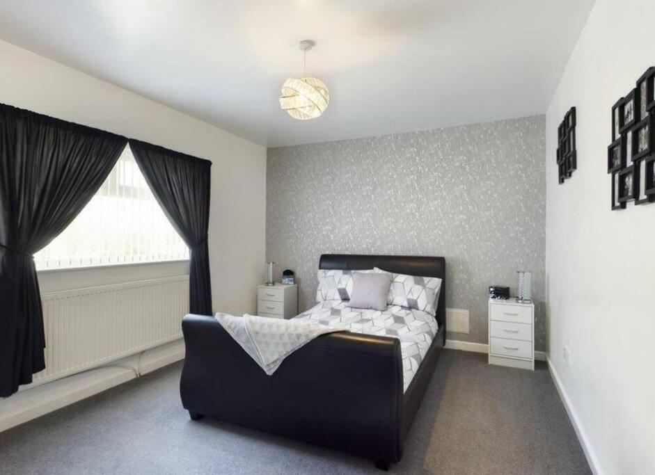 B&B Swansea - Work & Relax - 2 bedroom house with off-road parking - Bed and Breakfast Swansea