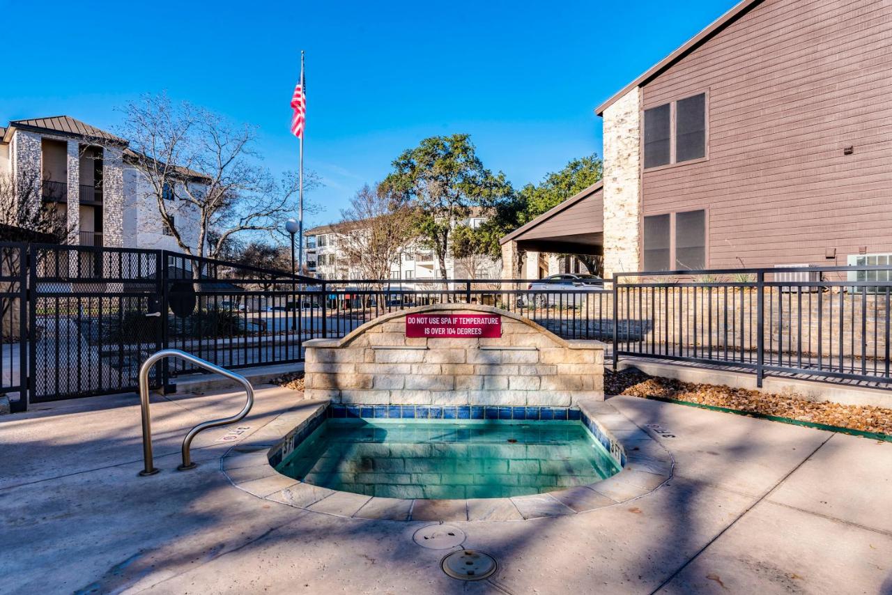 Comal Condo - Riverfont Complex Across from Schlitterbahn - B&B