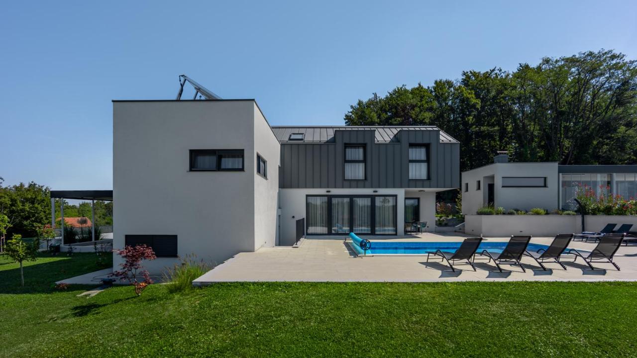 Casa Cielo, new modern villa with outdoor pool - B&B