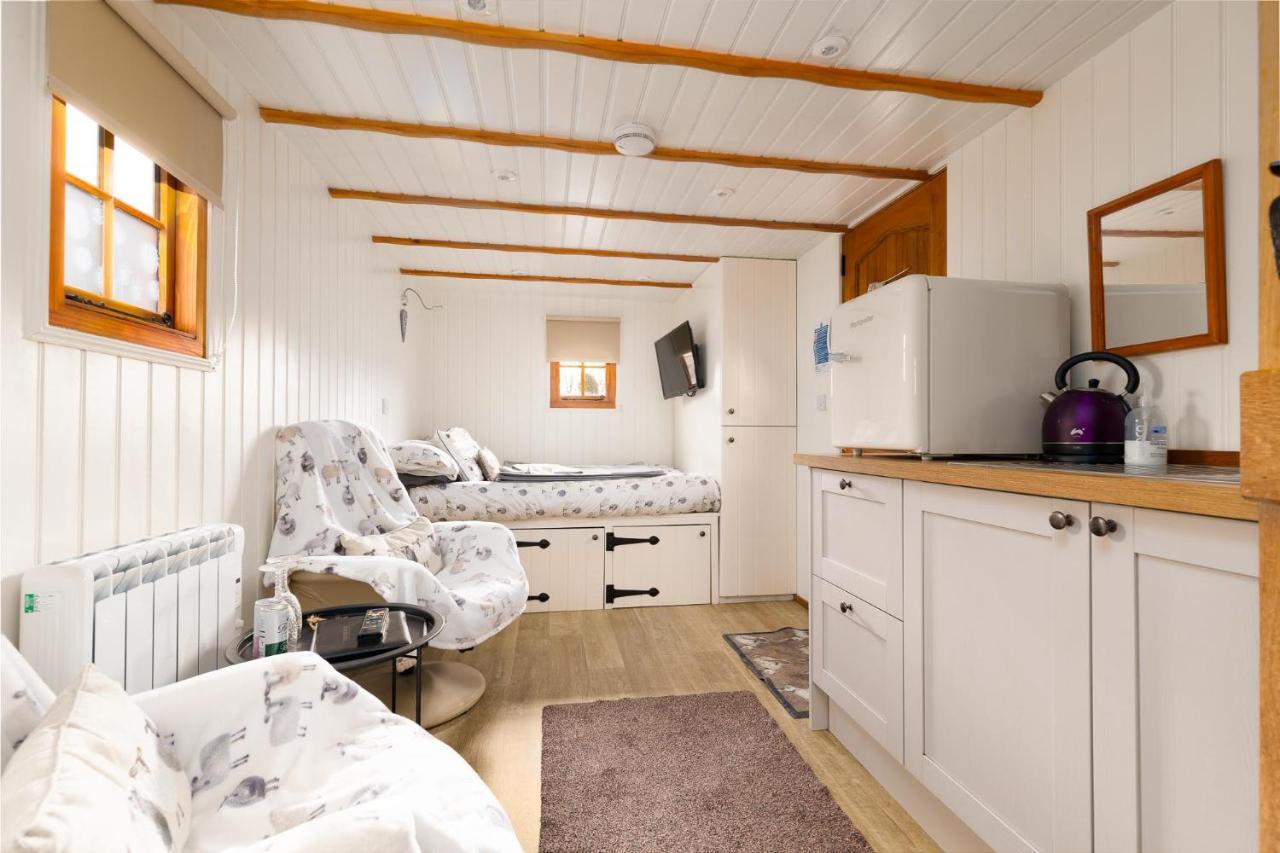 B&B Scarborough - Shepherds Hut, West Ayton, Scarborough - Bed and Breakfast Scarborough