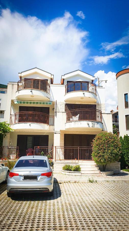 Sunny Portside Apartment - Chambres d’hôtes Ðenovići