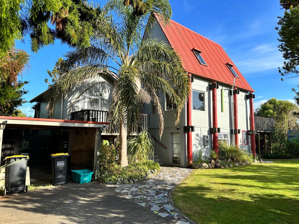 Cooks Beach Holiday Home - B&B