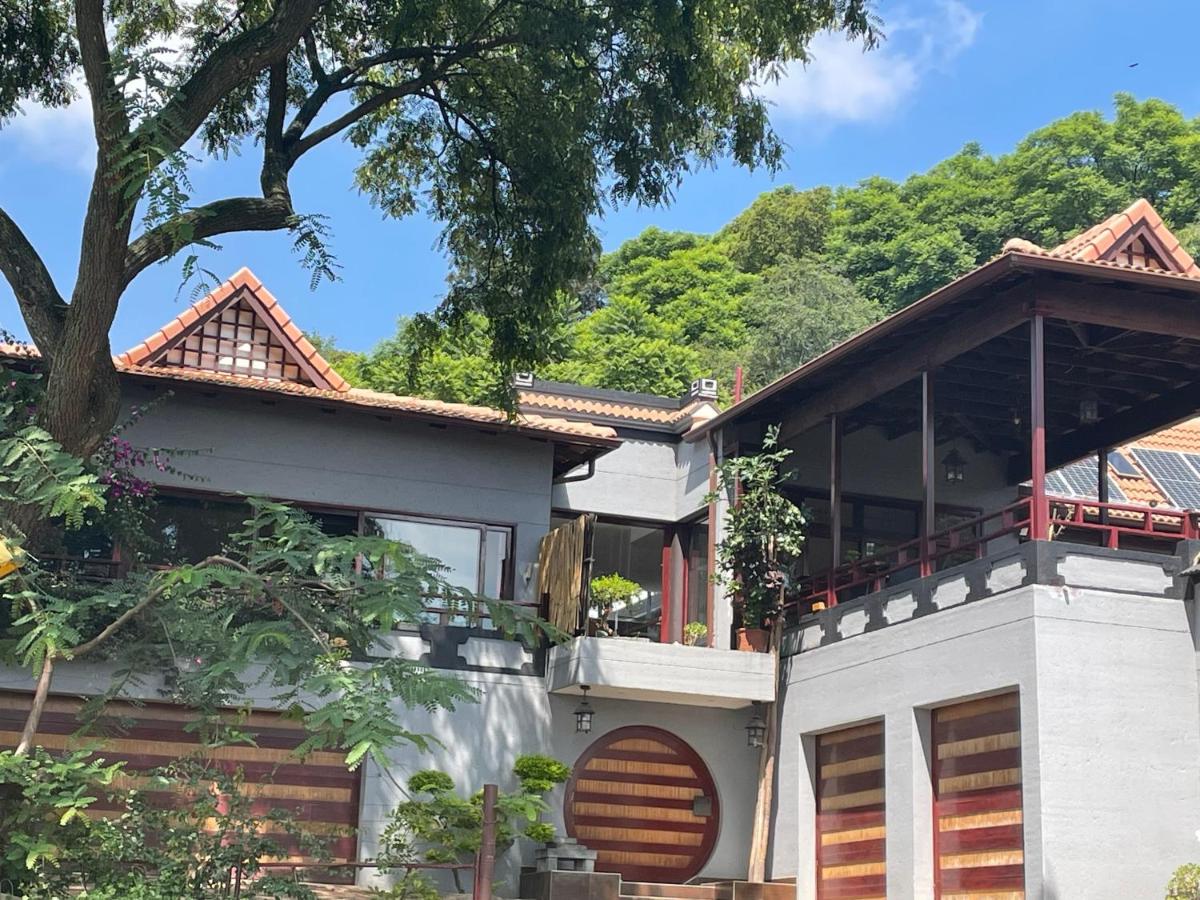 Oasis On Lily with OWN Pool - Bed and Breakfast
