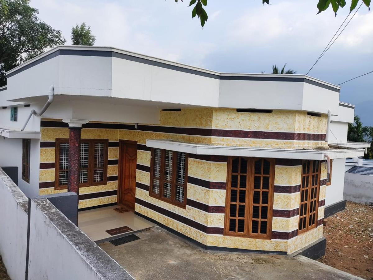 B&B Marayur - Bliss Casa 3 Bedroom Homestay Marayoor Kanthalloor route - Reservation only after advance - Bed and Breakfast Marayur