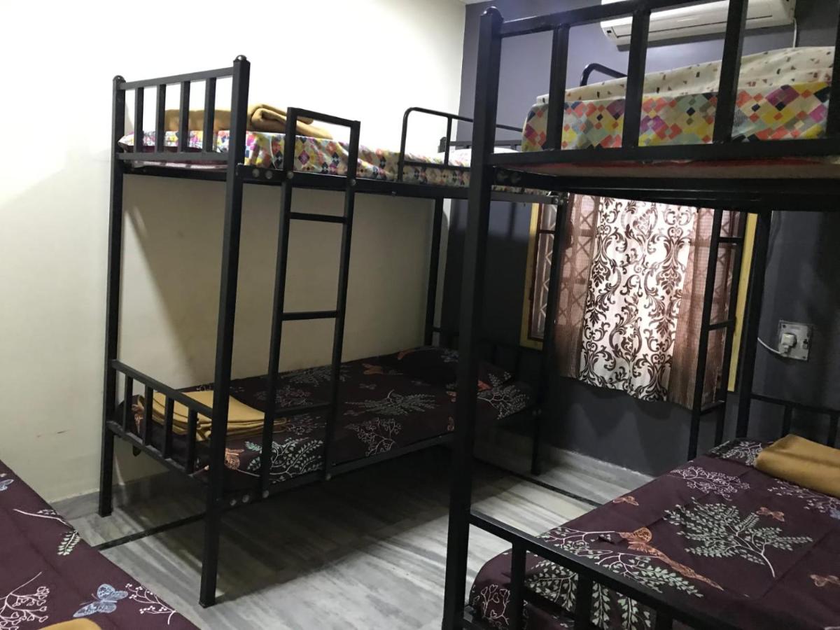 Habitación compartida de 4 camas para hombres 