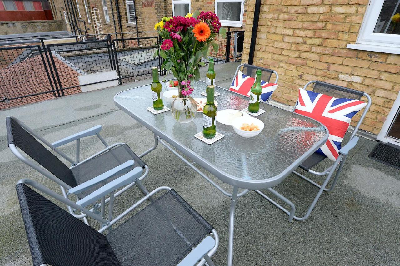 2 BEDROOM FLAT in WOOD GREEN PICCADILLY LINE - B&B