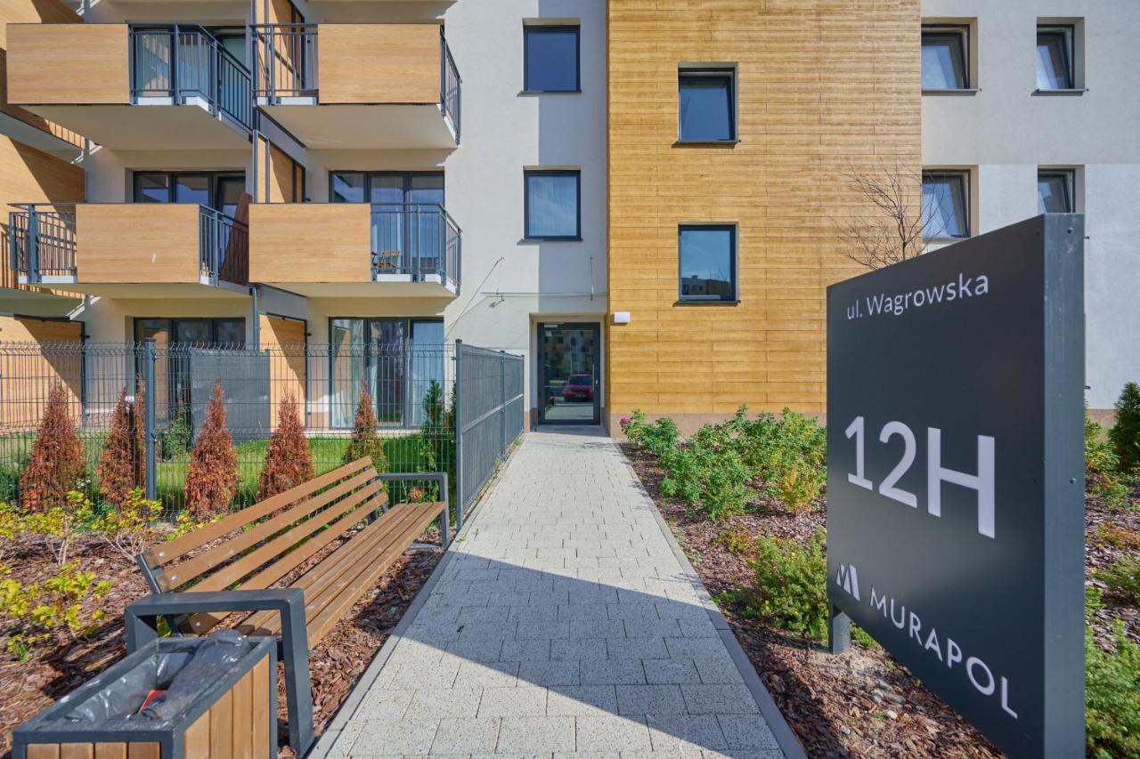 Fresh & Stylish Apartments in Poznań with Parking & Balcony by Noclegi Renters - B&B