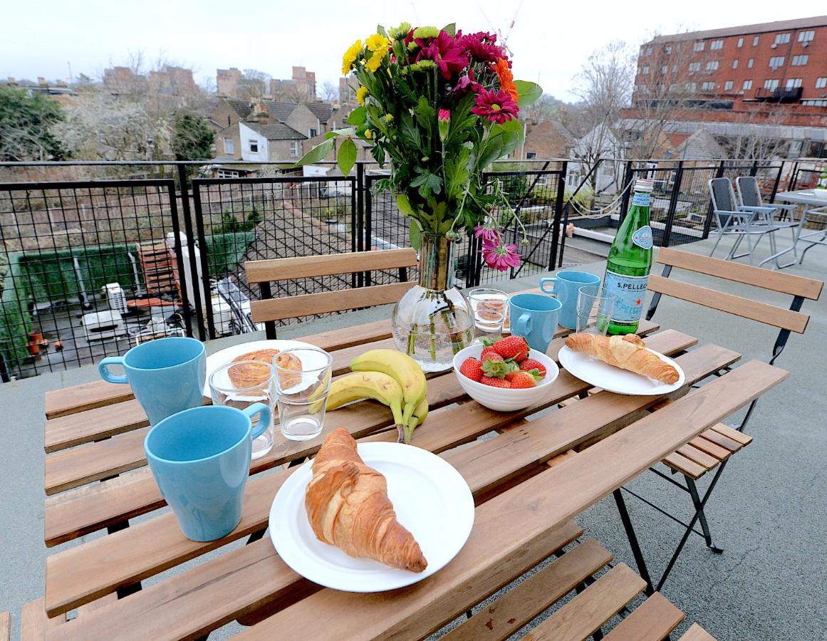 2 BED TERRACED FLAT PICCADILLY LINE - B&B