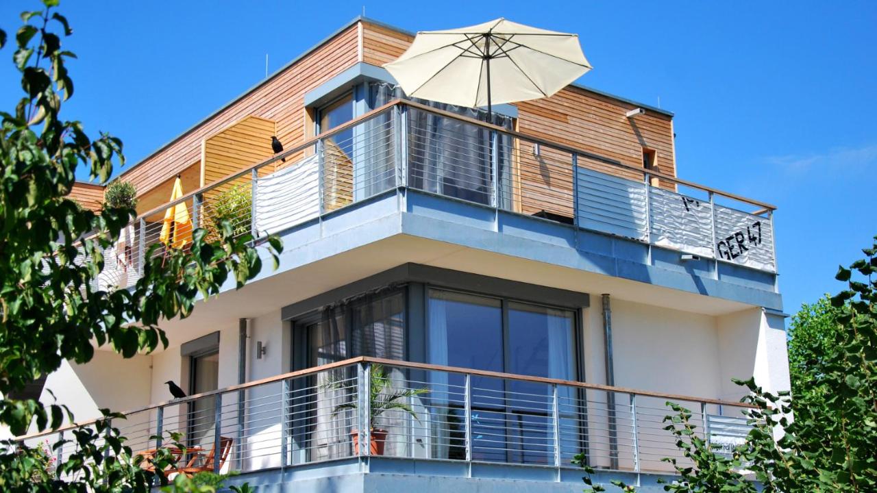 Ferienwohnung Am Landesteg - Maisonette mit 2 Balkonen exklusiv und am See - Chambres d'hôtes Kressbronn am Bodensee