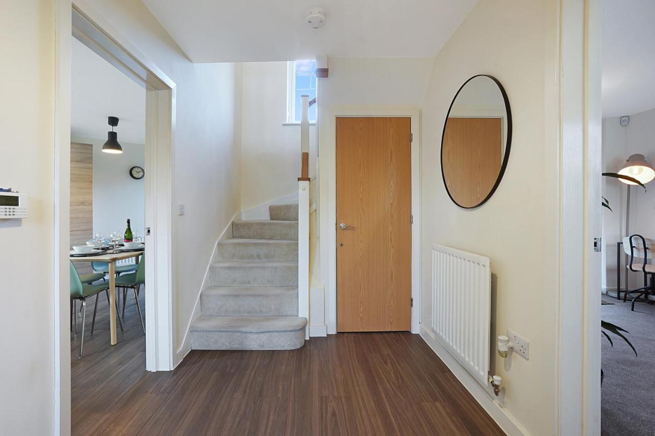Eco - Family & contractor house, Ultra fast Wifi, free Garage Parking by Pure Abodes - B&B