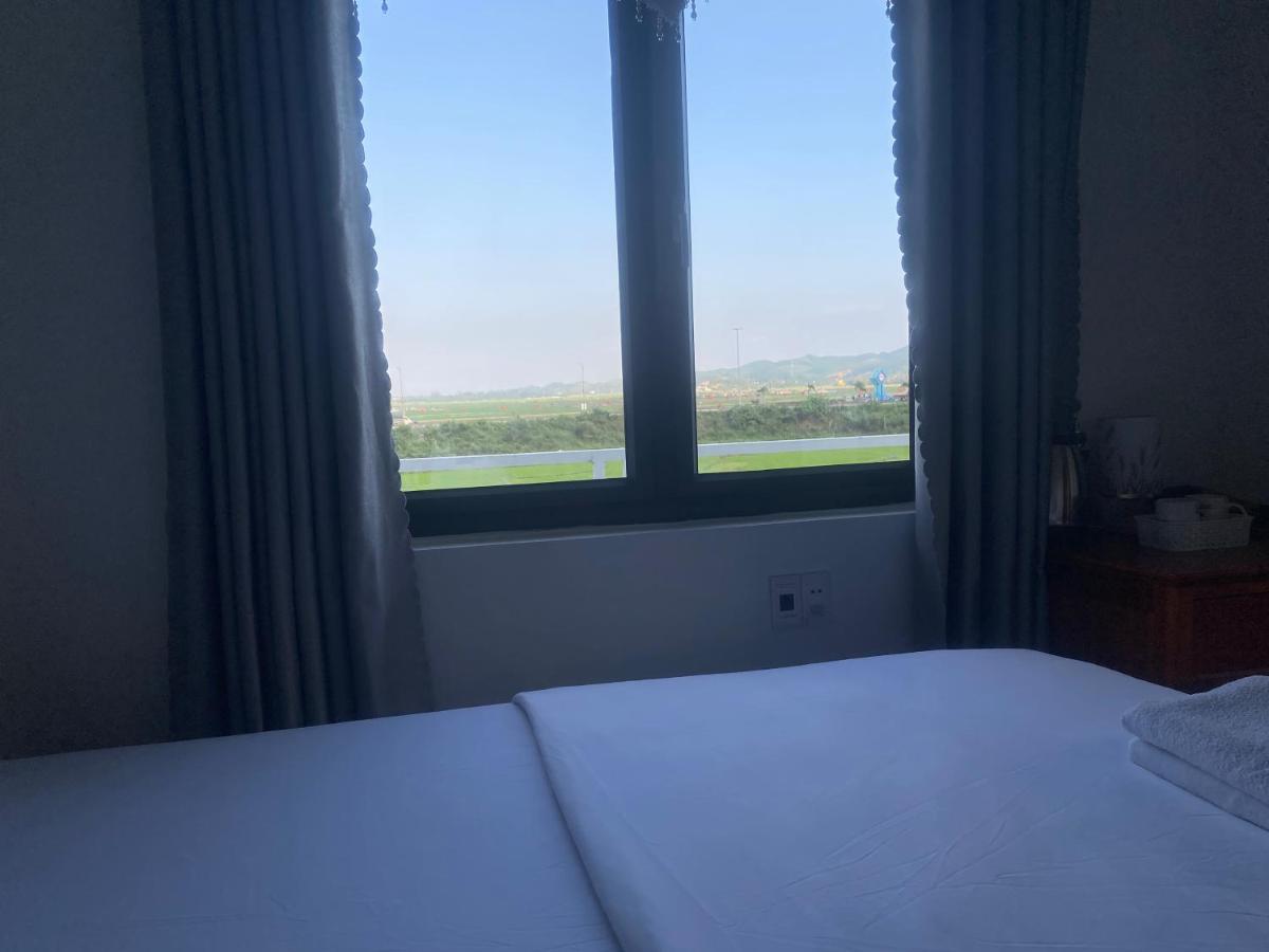 King Room with Mountain View