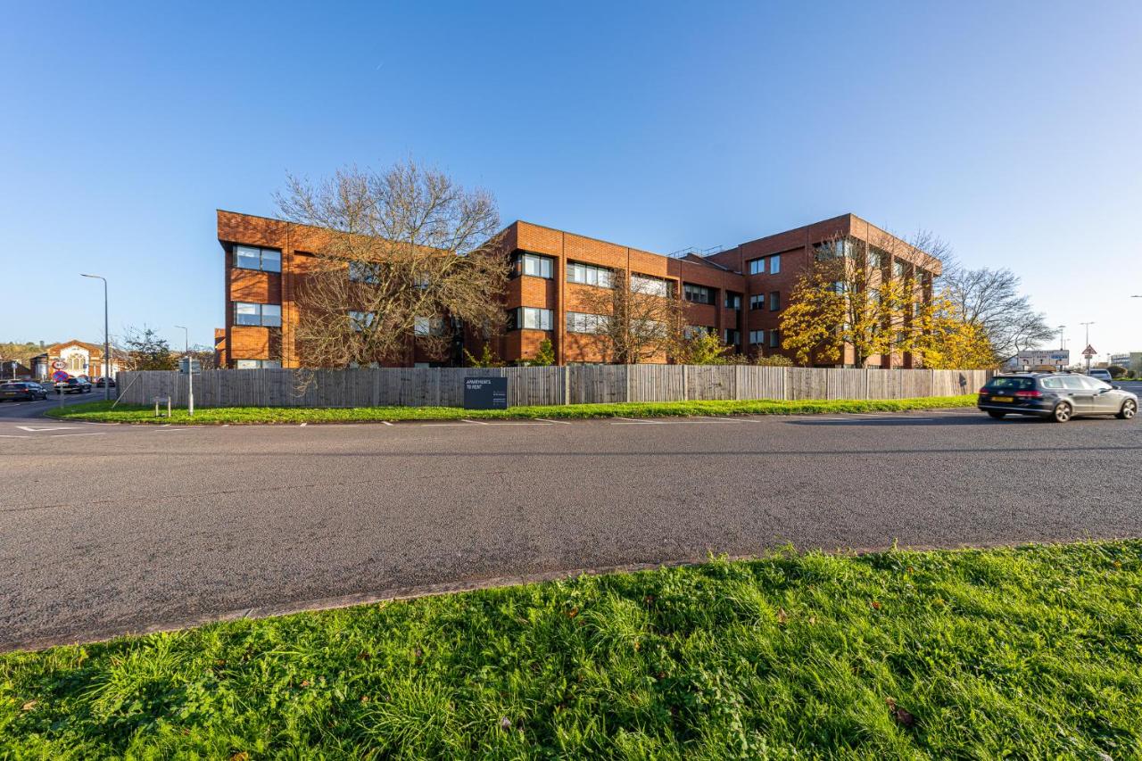 Luxury 1 Bedroom serviced apartment with Roof terrace & Gym - B&B