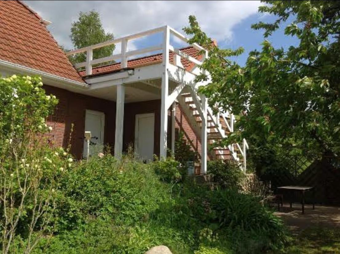 B&B Neustrelitz - Ferienwohnung 2 Schulze - Bed and Breakfast Neustrelitz