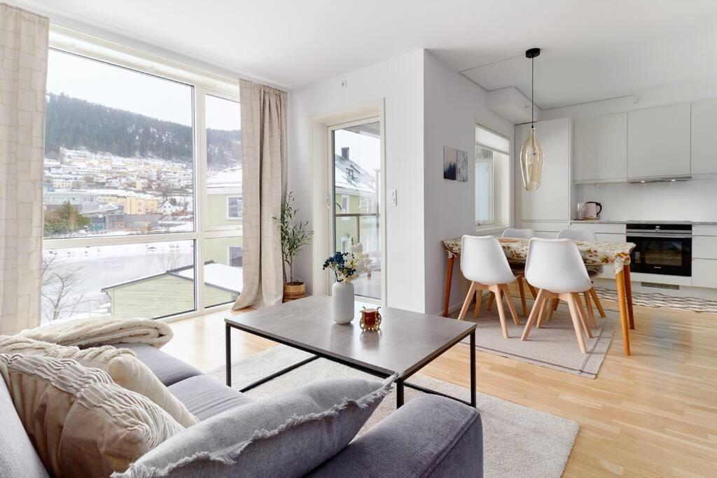 B&B Bergen - Bergen's Finest: Sleek Oasis with Two Bedroom - Bed and Breakfast Bergen