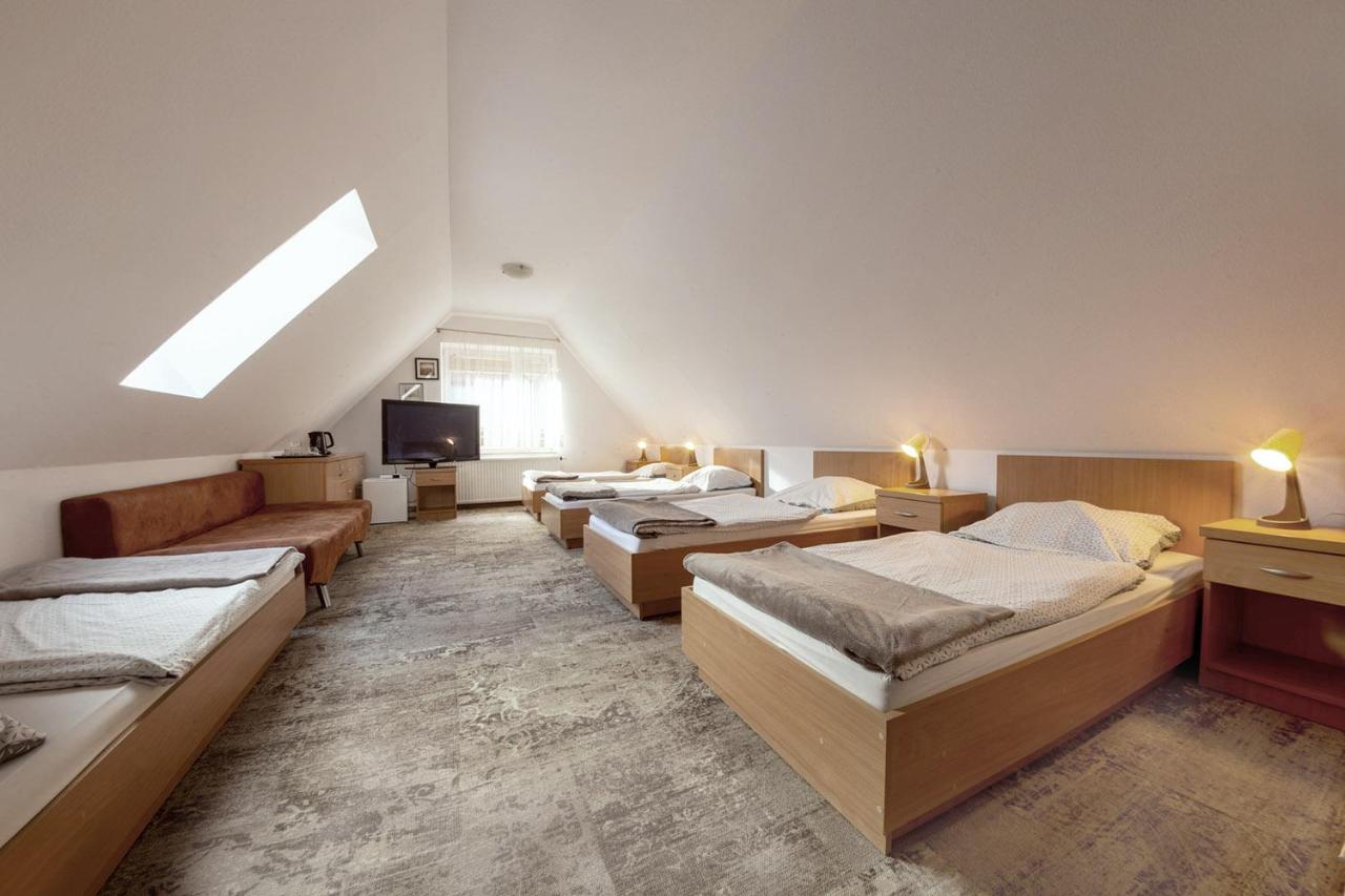 Quintuple Room