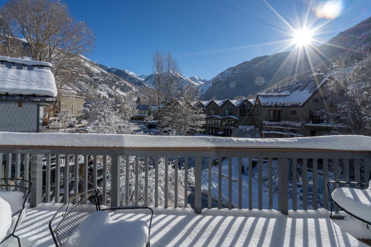 This Three Bedroom Condo Boasts Great Views of the Ski Area! - B&B