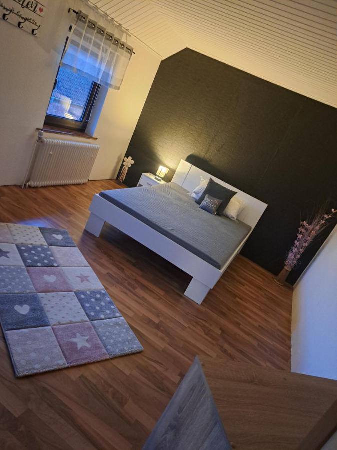 Villa RollNi Monteurzimmer Ferienwohnung - B&B