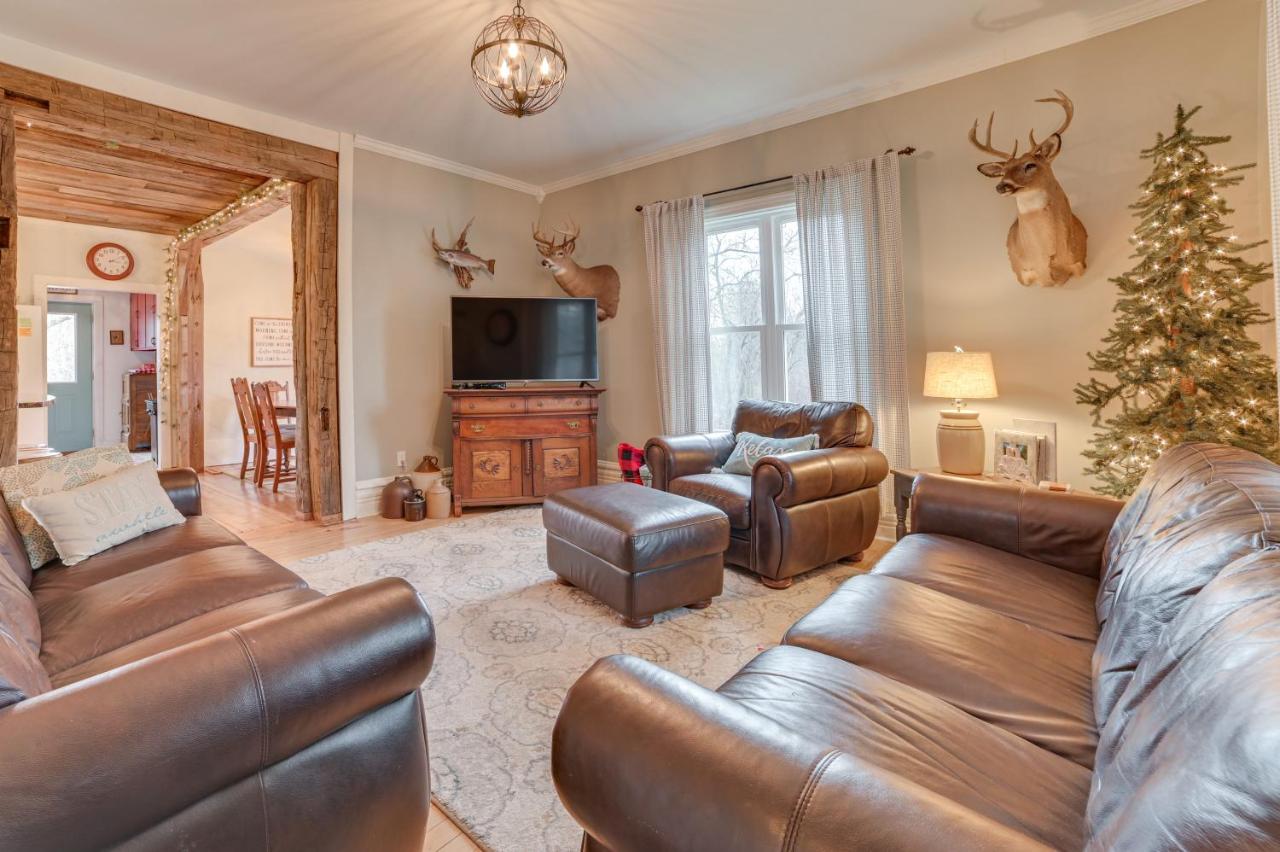 Cedar Creek Guesthouse 3 Mi to Lake Charlevoix - B&B East Jordan