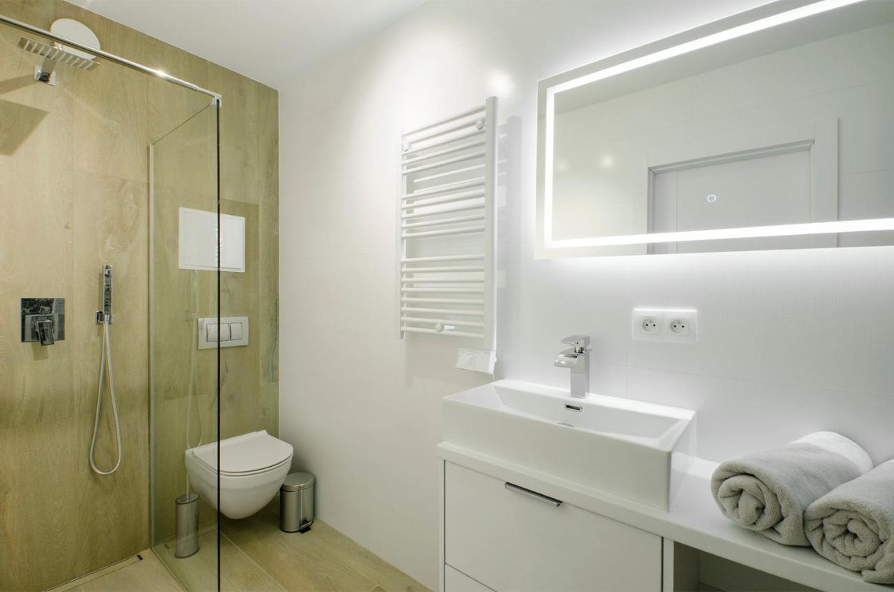 Apartament Centrum Wigury Parking Dostęp Na Kod Biały - B&B Lodz
