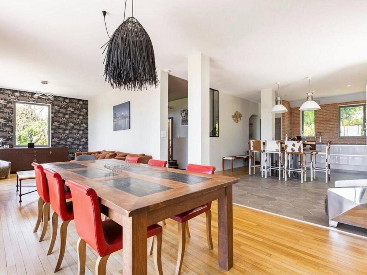Élégante maison à Vichy : piscine chauffée, jardin arboré, terrasse et climatisation - FR-1-489-494 - Chambres d'hôtes Vichy