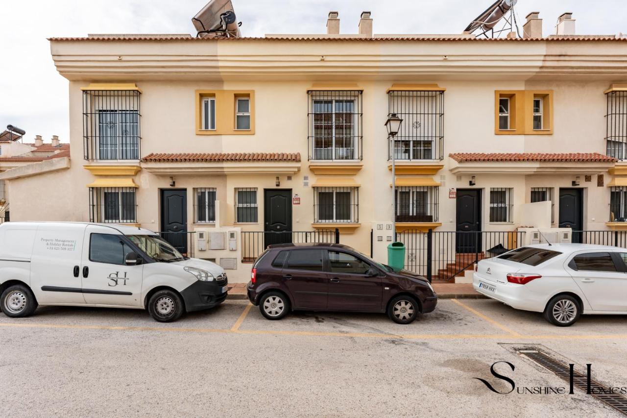 Townhouse wIth Jacuzzi,sea views, swimming pool,garage - Chambres d'hôtes Benalmádena