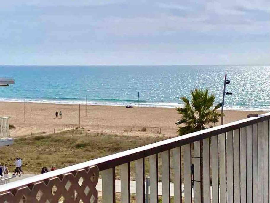 B&B Castelldefels - BEACHFRONT APARTMENT Castelldefels - Bed and Breakfast Castelldefels