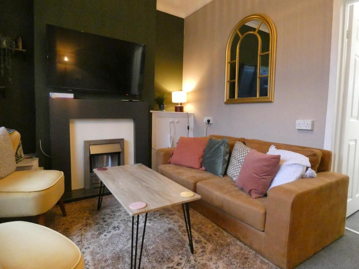 B&B Abertillery - Comfy 3 Bedroom Cottage in a Calm Location - Bed and Breakfast Abertillery