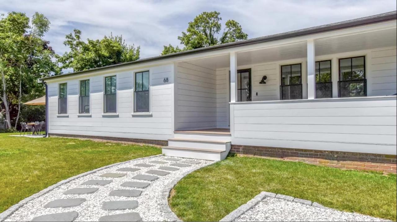 Renovated kitchen less than 2 miles to Beach! - B&B