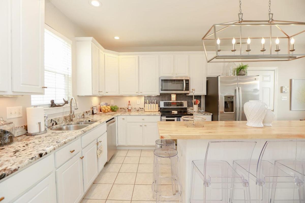 UPSCALE Ideal location 4 beach vacay H20 views - B&B Virginia Beach