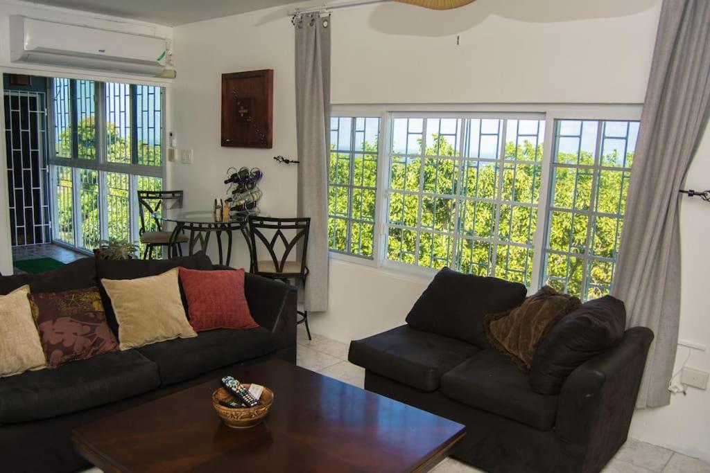 B&B Montego Bay - The Biltons - 6 min from airport- A/C in all rooms - Bed and Breakfast Montego Bay