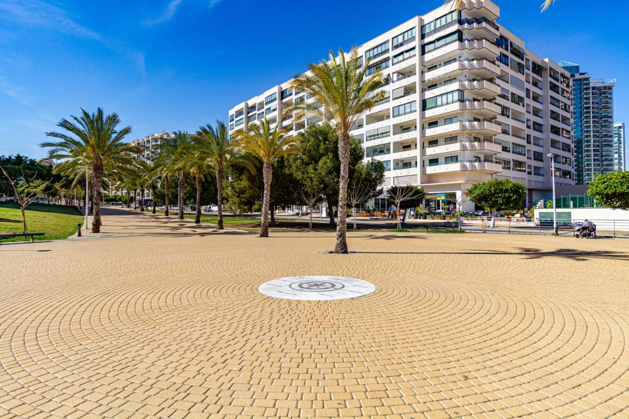 Beautiful flat in the building Balcon del Mar, on the first line of La Cala beach, pool and garage - Chambres d'hôtes Villajoyosa